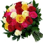 Buquê de rosas coloridas 12 flores