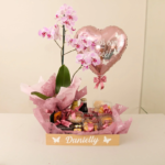 Cesta de café da manhã feliz aniversário amiga