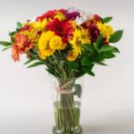 Arranjo Grande de Flores do Campo Coloridas em Vaso