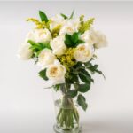 Arranjo de 15 Rosas Brancas em Vaso