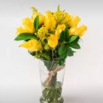 Arranjo de 17 Rosas Amarelas em Vaso