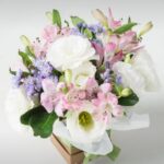 Arranjo de Flores do Campo em Tons Suaves