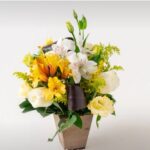 Arranjo de Lisianthus e Astromélias