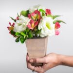 Arranjo de Flores do Campo e Astromélias em Tons Rosados