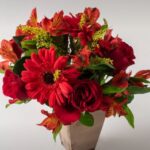 Arranjo de Flores Mistas Vermelhas